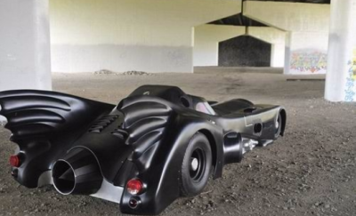 蝙蝠战车
蝙蝠战车被认为是汽车世界中最奇特的汽车，可以挂挡进行赛车。更令人惊奇的是，这款汽车的设计完全凭借凯西的大脑，他没有使用计算机绘图，甚至也没有用铅笔和纸简单地勾勒出汽车结构。目前，凯西计划驾驶…