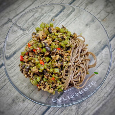 自制
肉末橄榄菜豆角 ＋ 荞麦面