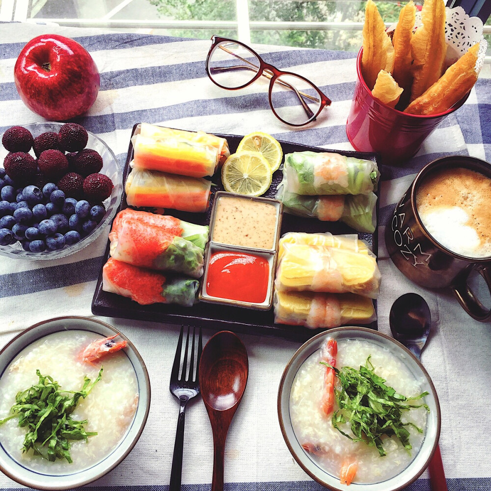 早餐越南米纸卷随意发挥，热量低比寿司省精力；夏季早餐不错选择