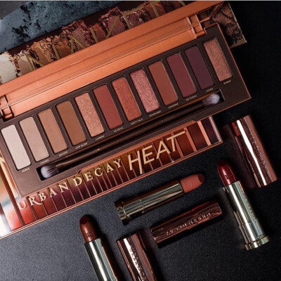 Urban Decay “Naked Heat” 眼影盘