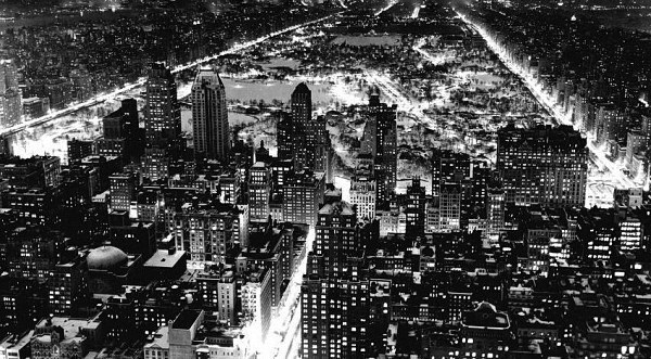 纽约曼哈顿中央公园夜景，摄于1937年