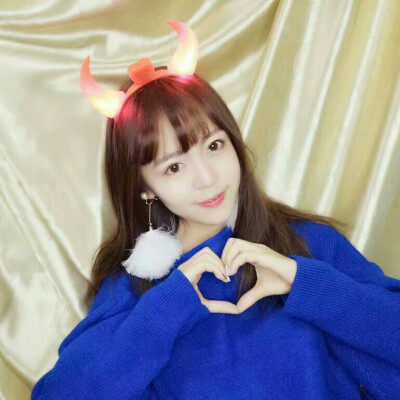 ▽
“你无法叫醒一个装睡的人
就像你无法感动一个不爱你的人”
△