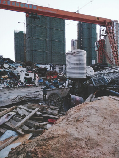 生活不易，且珍惜。