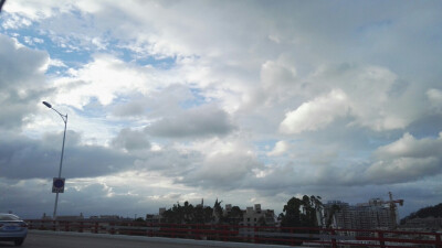 最近时间过的好快一转眼就很晚了。
好像不经意间时间就会没掉，回过头来又是几年之后。