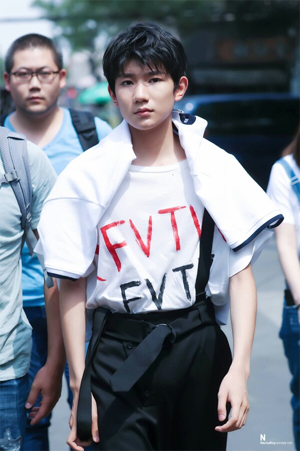 #王源 #TFBOYS 南锣鼓巷撸猫 高清 