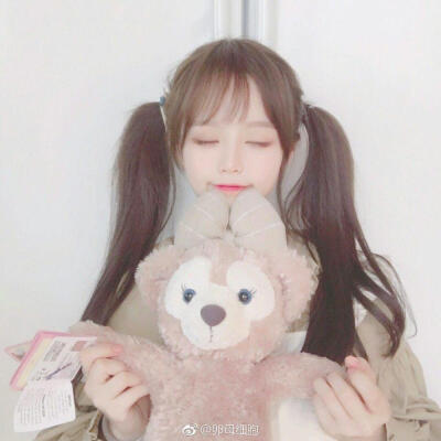 ▽
“你无法叫醒一个装睡的人
就像你无法感动一个不爱你的人”
△