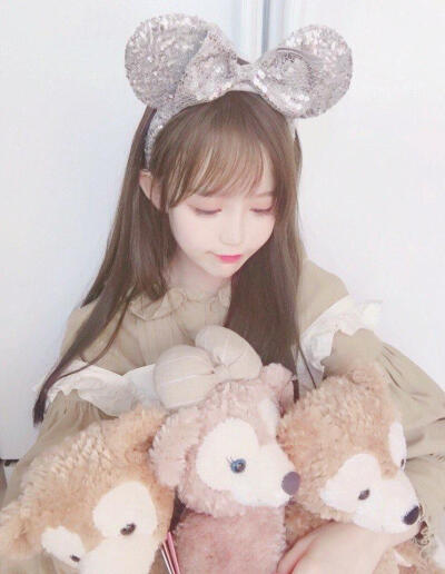 ▽
“你无法叫醒一个装睡的人
就像你无法感动一个不爱你的人”
△