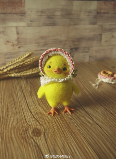 呆呆的羊毛毡小黄鸡，6月17在@墨念女塾 ，三种帽子可选，报 名在评论里，一起来戳 ​​​​