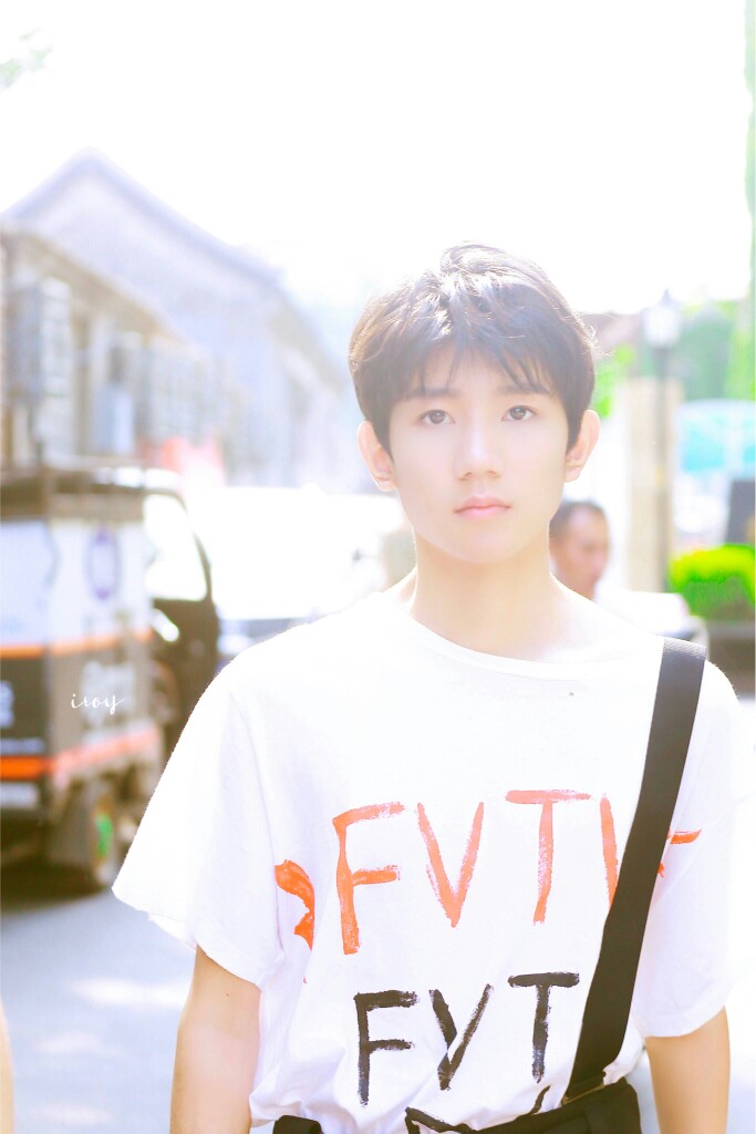 #王源 #TFBOYS 南锣鼓巷撸猫 高清 