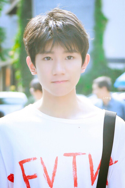 #王源 #TFBOYS 南锣鼓巷撸猫 高清 