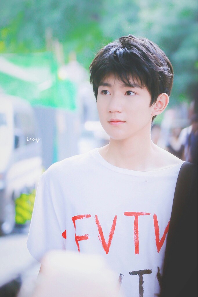 #王源 #TFBOYS 南锣鼓巷撸猫 高清 