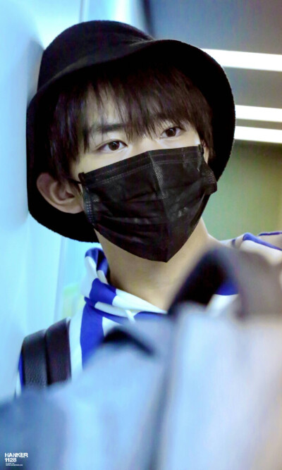 #易烊千玺 #TFBOYS 机场饭拍 时尚担当易烊千玺 高清 帅气