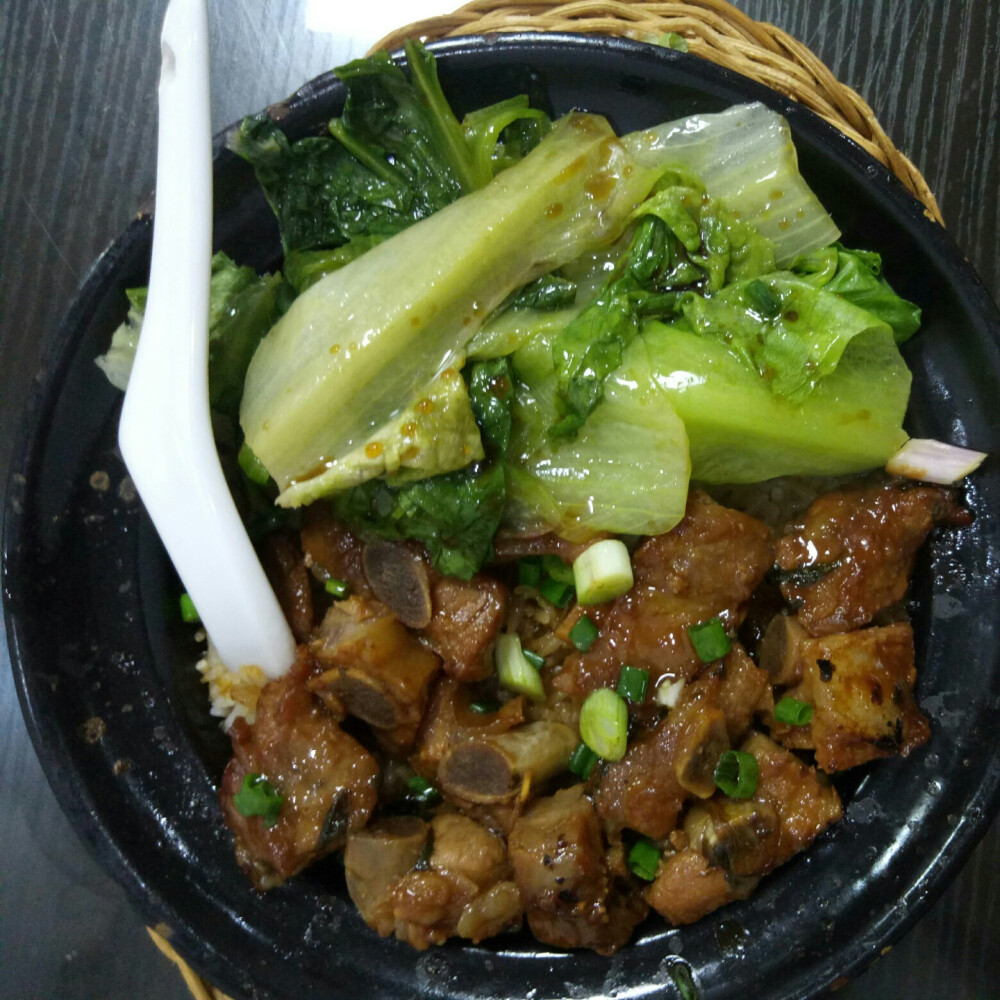 香汁排骨煲仔饭