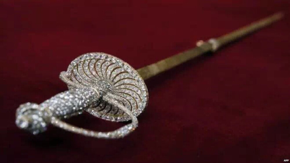 2014年，拿破仑镶满钻石的佩剑也出现在拍卖场上。此前，它曾是沙俄王室的收藏品，拍卖前一直收藏在摩纳哥亲王宫中。