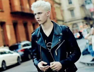 lucky blue smith