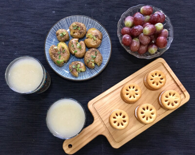 芭乐汁，脆皮小土豆，红提，棉花糖果酱饼