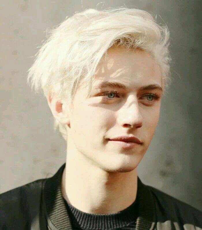 lucky blue Smith