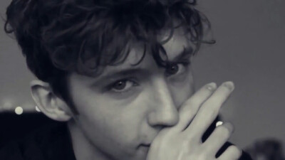 troye sivan
戳爷