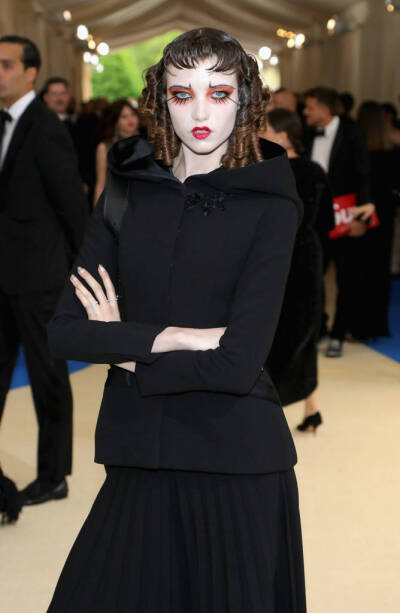 #Grace Hartzel#
attends the "Rei Kawakubo/Comme des Garcons: Art Of The In-Between" Costume Institute Gala at Metropolitan Museum of Art on May 1, 2017 in New York City
.#Met Gala#