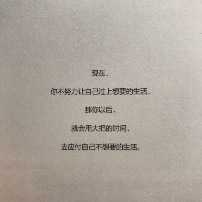 有没有一个人 想到就想起很多 比如美食 电影 音乐 一个城市 一条街 一个水果摊 太多记忆 一下子会涌起 你想到了谁 