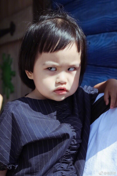 包可艾 超爱她的表情