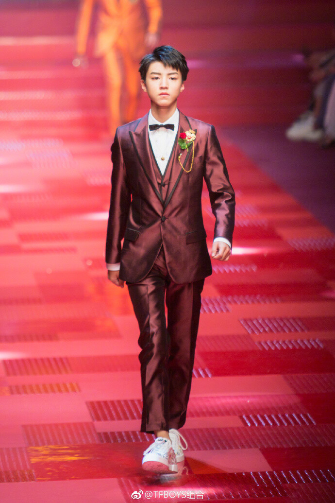 #王俊凯米兰时装周# 小凯@TFBOYS-王俊凯 T台首秀顺利结束感谢@DolceGabbana 的邀请和@StefanoGabbana 的青睐，此次作为杜嘉班纳品牌史上首位为走秀开场并领衔闭幕的明星，小凯的表现也是棒棒哒小凯走秀高清美图来啦，还有米兰行更多精彩敬请期待 ​​​​