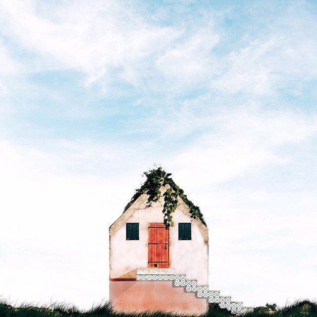 目前居住在葡萄牙的摄影师Sejkko，进行了一个以“Lonely House”为名的摄影计划。为了呈现出孤独的感觉，摄影师穿行于不同的地点，寻找那些自成一体的小屋或建筑物进行拍摄。摄影师表示，他从小就觉得家是一个包含了复杂情绪的场所。在不同的房屋之间不仅存在着地域、文化背景的差异，也因居住者个性不同而呈现出不一样的面貌。而这些形形色色的屋子对于主人来说，则是他们的梦想之家。
在该计划中，摄影师利用手机进行拍摄，并通过后期修图来调整色调，但画面中的房屋确实是独立存在着的。至今为止，Sejkko已经拍摄了大约四十栋这样的房屋