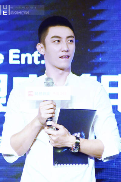 20170619黄景瑜担任网易星小编助阵网易论坛