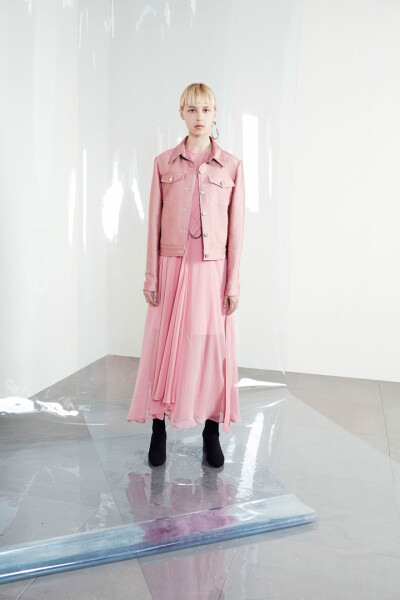 Sportmax（斯宝麦斯）释出2018早春度假系列LookBook