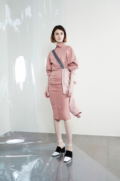 Sportmax（斯宝麦斯）释出2018早春度假系列LookBook