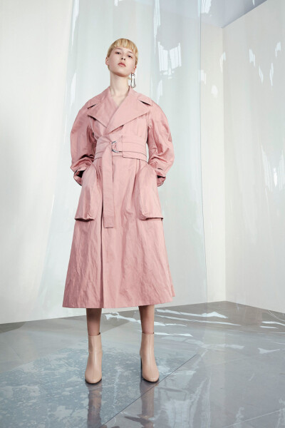 Sportmax（斯宝麦斯）释出2018早春度假系列LookBook