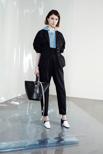 Sportmax（斯宝麦斯）释出2018早春度假系列LookBook