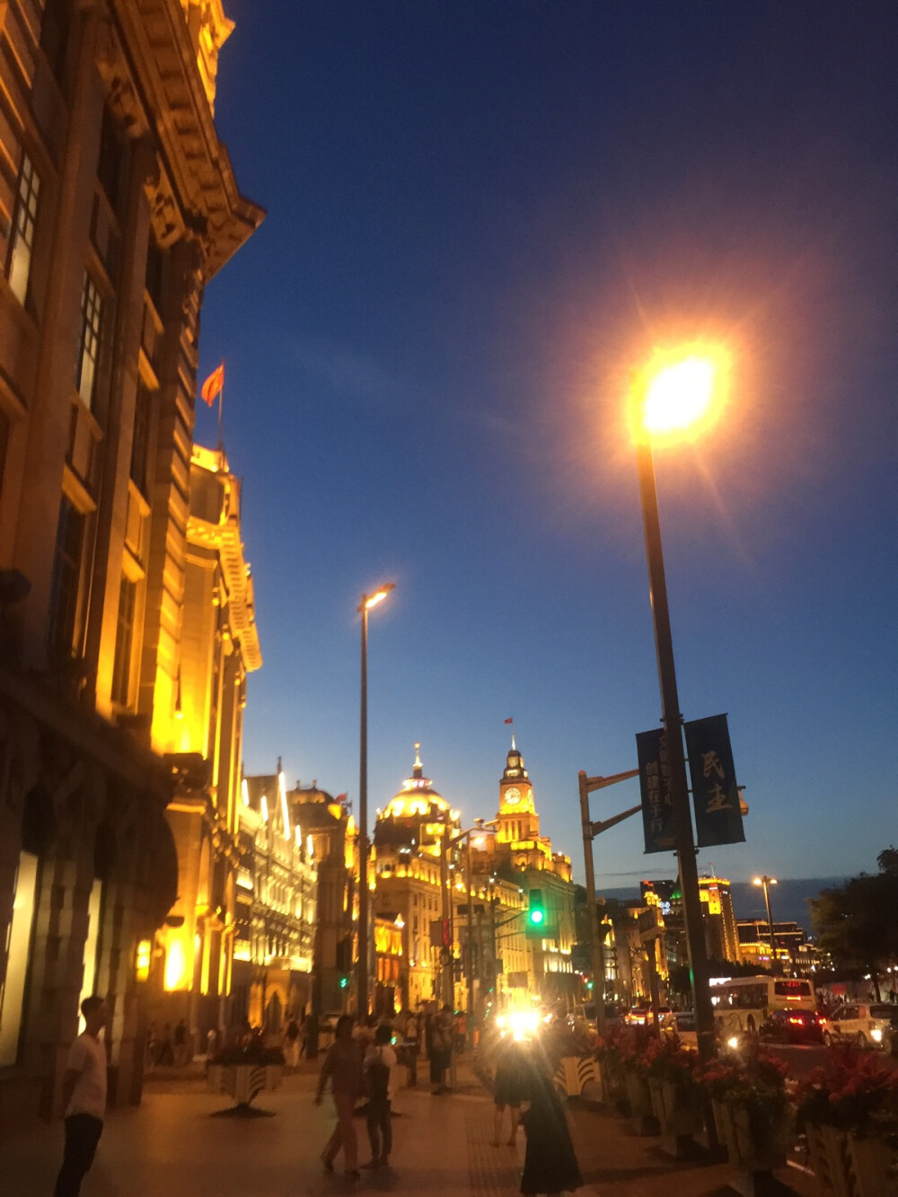 上海 外滩华灯初上