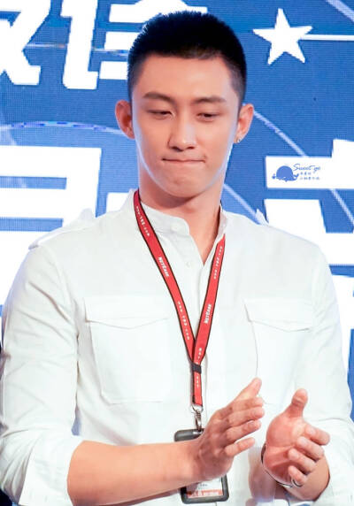 20170619黄景瑜担任网易星小编助阵网易论坛