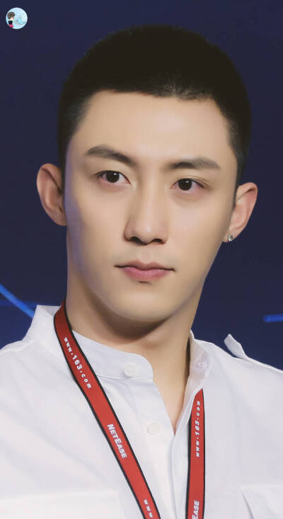 20170619黄景瑜担任网易星小编助阵网易论坛