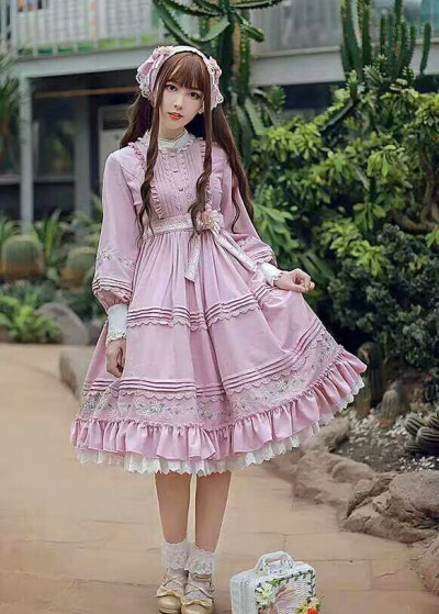 #明媚如春樱# 国牌：麋鹿森林洋服设计
三色可选，藕粉