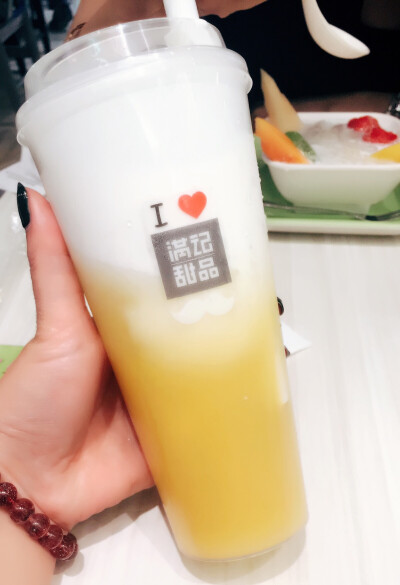 对于不喜甜食的我来说，这是第一次进这种甜品店，比较保守的点了一杯芒果饮品，感觉味道还不错，虽然芒果有点生涩的味道，但是因为放了糖的缘故，不是很酸，还不错