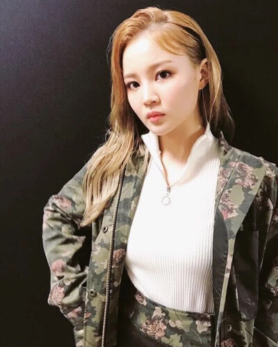 LEE HI （李夏怡）