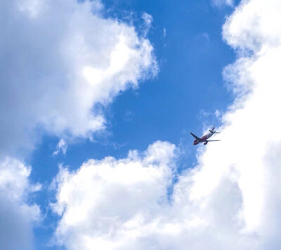 你不能做我的诗 正如我不能做你的梦 空间微信背景图 说说贴图，会持续更新哦～关注我好不好 by 夏以央