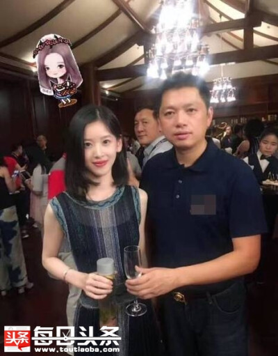 奶茶妹妹现身公司轰趴 与刘强东开心切蛋糕 - 娱乐 - 头条网