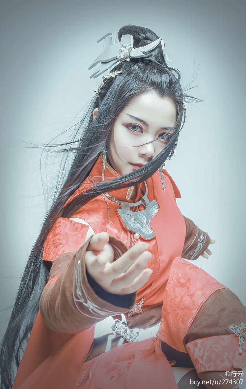 cosplay女刀客
cn: 行云