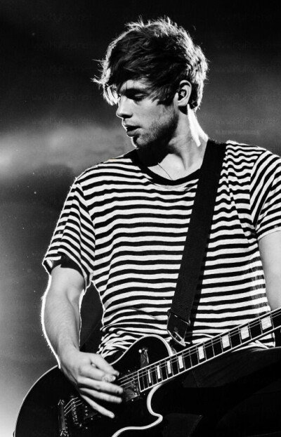 luke hemmings