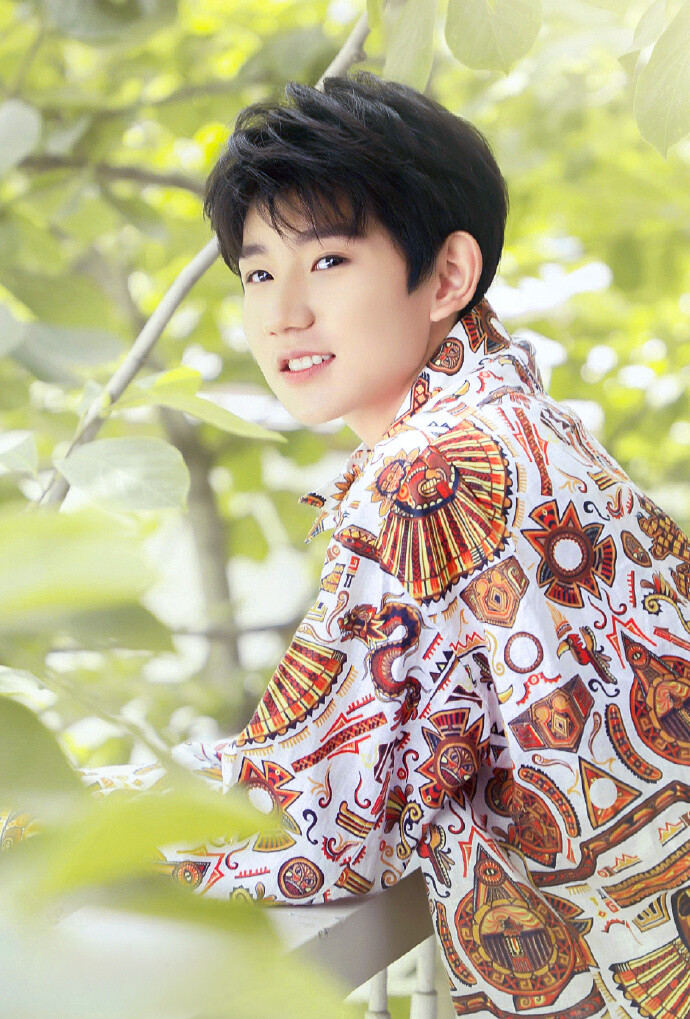 #王源# @TFBOYS-王源 夏天永驻K追光者(电视剧《夏至未至》插曲) ​​​​