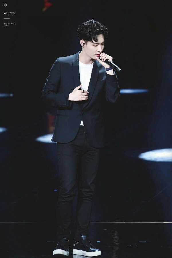 张艺兴lay X—back日常存图