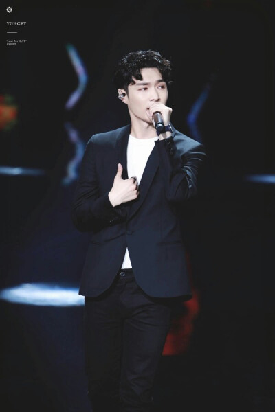 张艺兴lay X—back日常存图