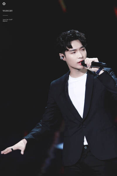 张艺兴lay X—back日常存图