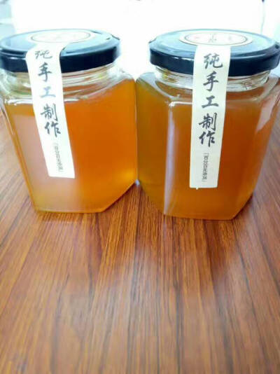 蜂蜜美容法
以蜂蜜为材料的美容方法。
研究证明，用蜂蜜洗脸能够加快我们肌肤的新陈代谢，增强肌肤的抗菌力和活力，能够有效的减少黑色素的沉积，预防肌肤干燥，让我们的肌肤更加的白皙、细嫩、光滑，同时还能够预防…