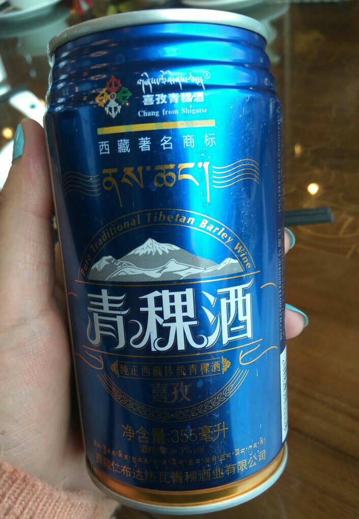 西藏特色青稞酒甜甜的像蜂蜜水~酒精度数很低~酒量不好的我喝一听也毫无压力