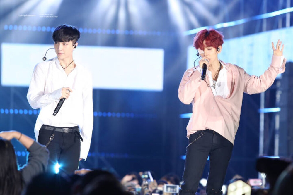 EXO BaekHyun 边伯贤 Lay 张艺兴 蛋白 cr:logo