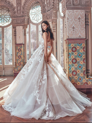 以色列高级定制婚纱品牌 Galia Lahav(加利亚-拉哈夫) 2018春夏「Victorian Affinity」婚纱系列广告大片